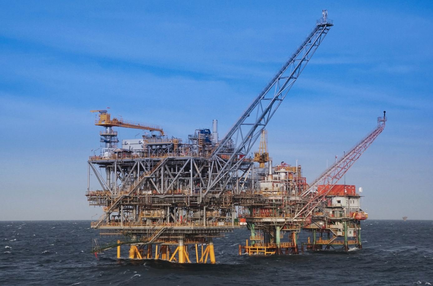 Minyak Dunia Anjlok, Capai Titik Terendah dalam Sejak Sebulan