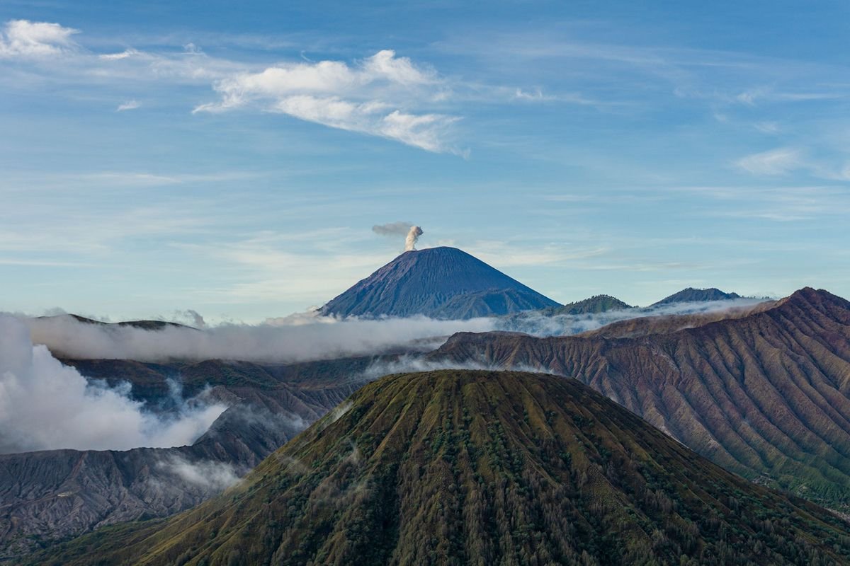 Pemkab Lumajang Diminta Pasang Spanduk Larangan Wisata di Semeru