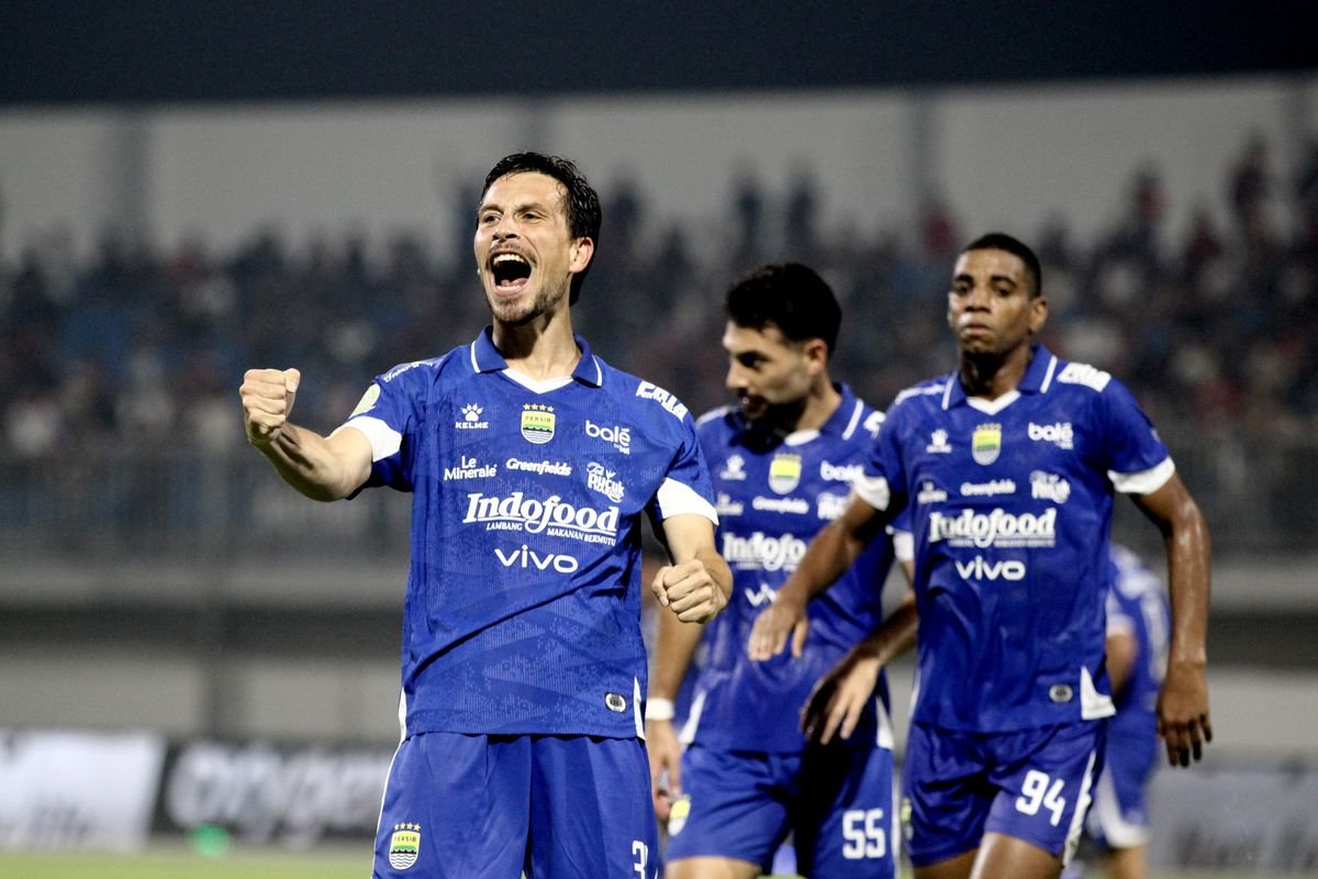 Thom Haye Mempersembahkan Gol Perdana kepada Keluarga