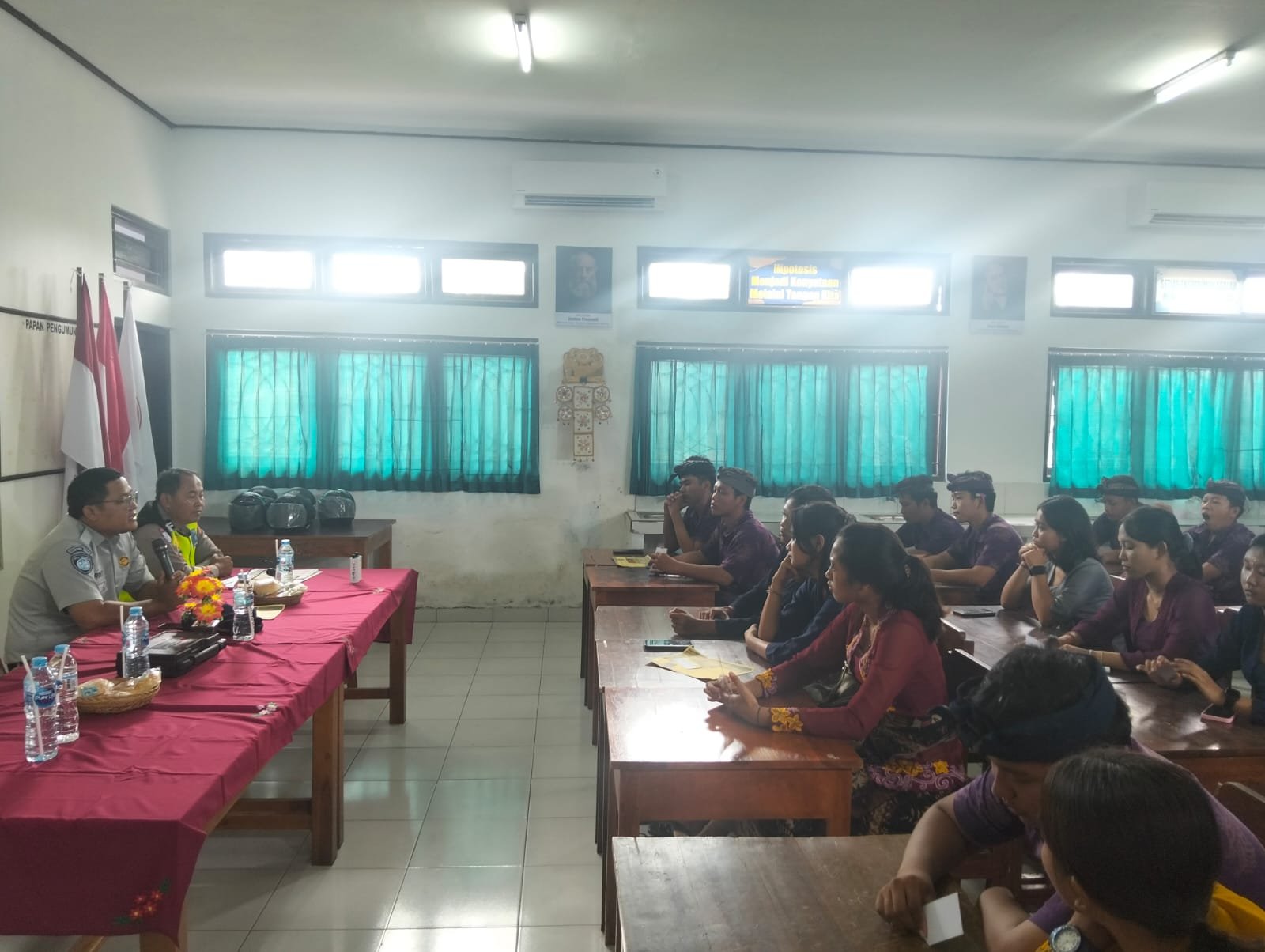 Jasa Raharja Jembrana Ikuti Kegiatan Police Go To School di SMA Negeri 2 Mendoyo, Edukasi Pelajar Tertib Berlalu Lintas
