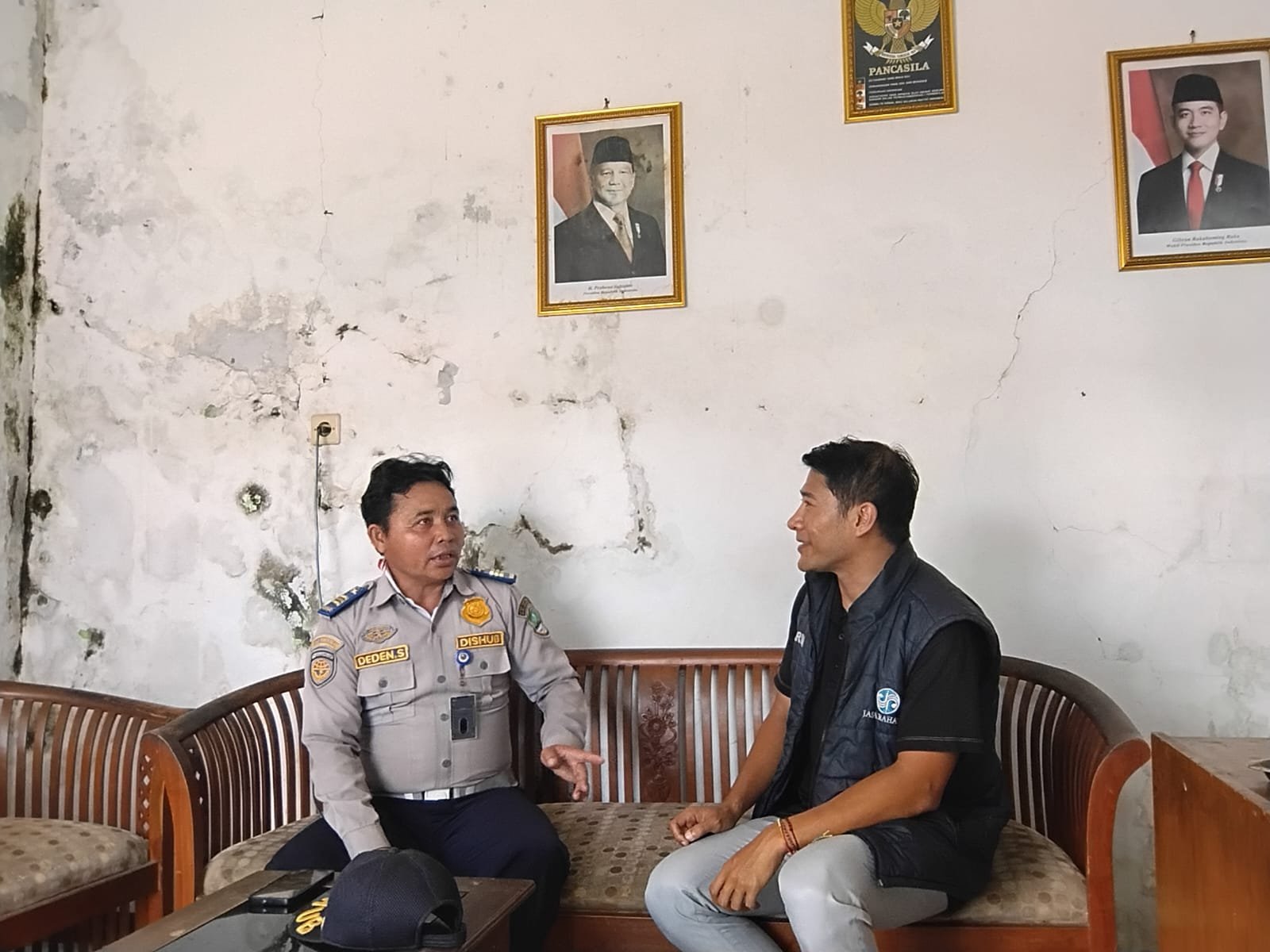 Petugas Samsat Outlet Pameungpeuk Laksanakan Kunjungan Silaturahmi dan Koordinasi dengan Pengelola Terminal Tipe B Pameungpeuk