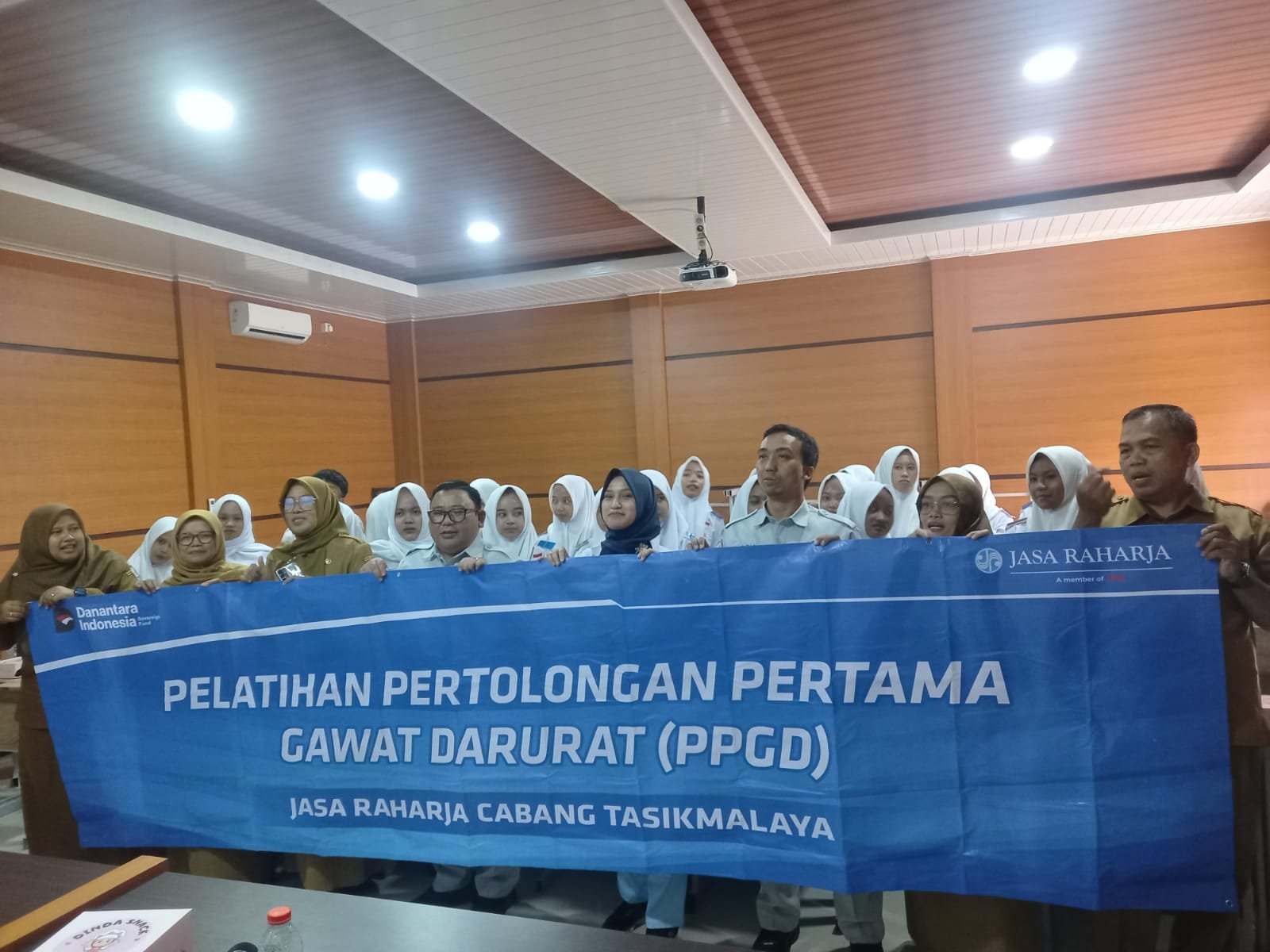 Jasa Raharja Cabang Tasikmalaya Laksanakan Pelatihan Pertolongan Pertama Gawat Darurat di SMK Negeri Padaherang Kabupaten Pangandaran