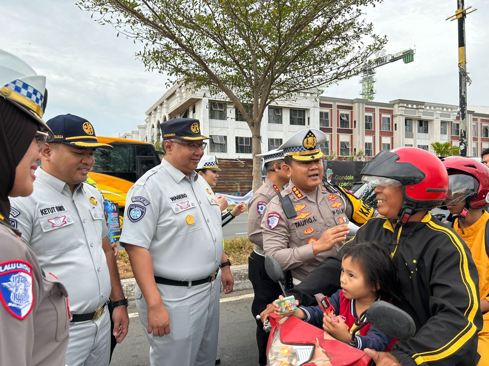 Ditlantas Polda dan Jasa Raharja Kepri Gelar Aksi Simpatik Kepatuhan Berkendara di Simpang Kara Batam Kota pada Ops Keselamatan Seligi 2026