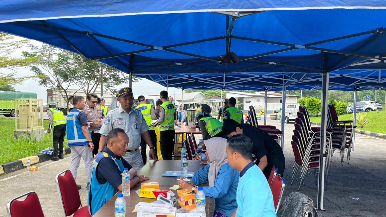 Tingkatkan Keselamatan di Tol Cipularang, Jasa Raharja Purwakarta Bersama Jasa Marga dan PJR Gelar Pemeriksaan Kesehatan Gratis bagi Pengemudi Angkutan Barang