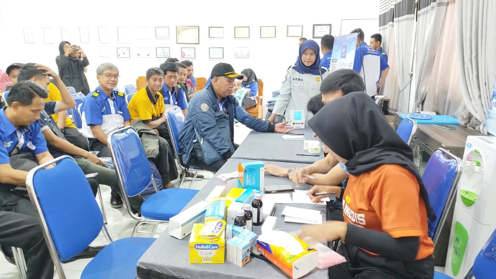 Jasa Raharja Purwokerto Perkuat Sinergi Keselamatan: Gelar Pengobatan Gratis di Pool Banyumas Raya Transportasi
