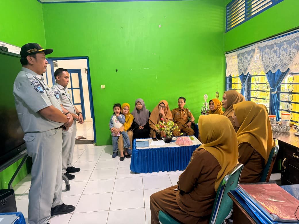 Jasa Raharja Watampone Gelar Sosialisasi Program Pengajar Peduli Keselamatan Lalu Lintas (PPKL) di SMPN 3 Watansoppeng