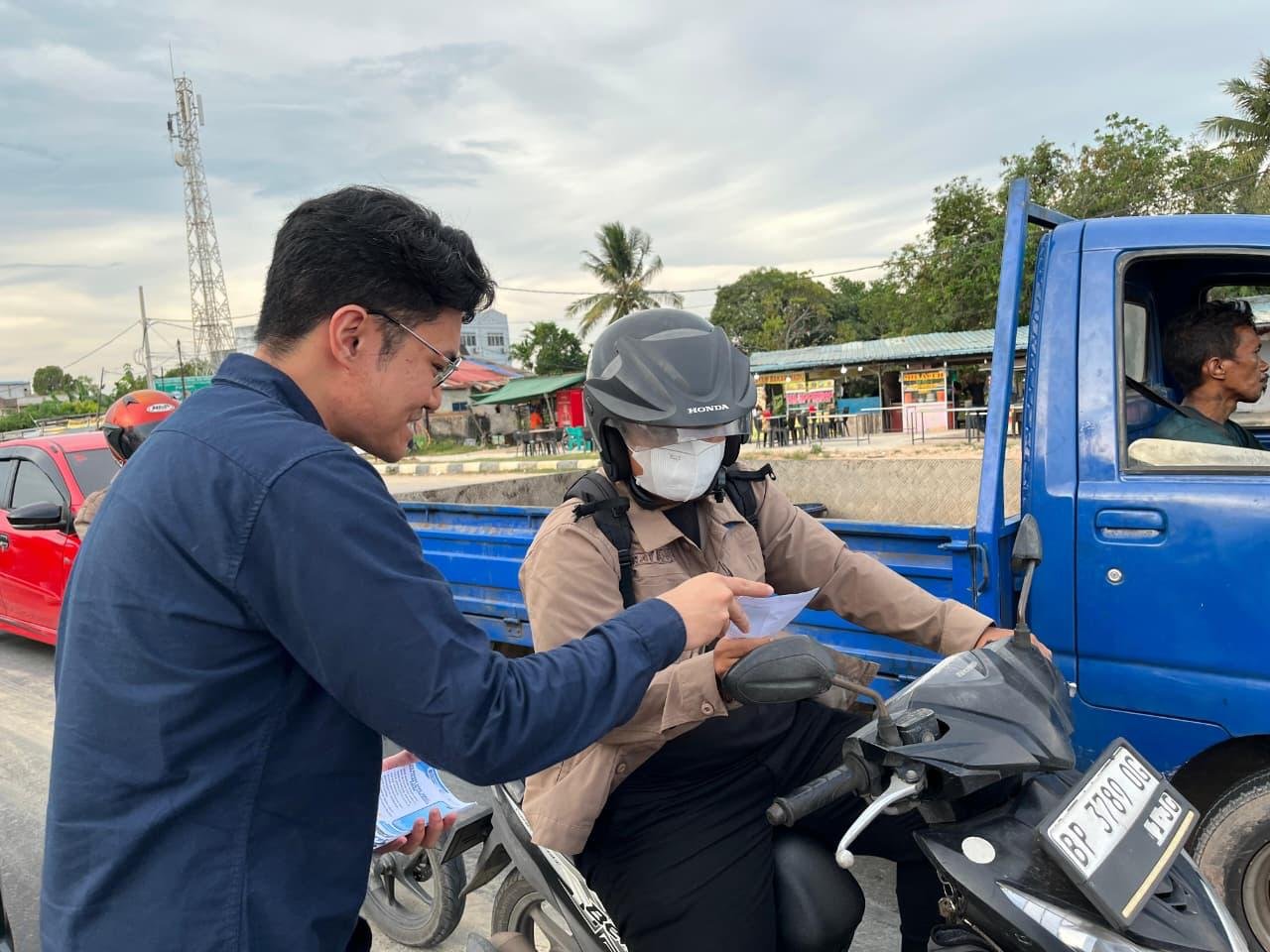 Jasa Raharja Kepri dan Ditlantas Polda Kepri Gencarkan Sosialisasi Pembayaran Pajak Kendaraan Melalui Aplikasi SIGNAL di Simpang PJR Nongsa