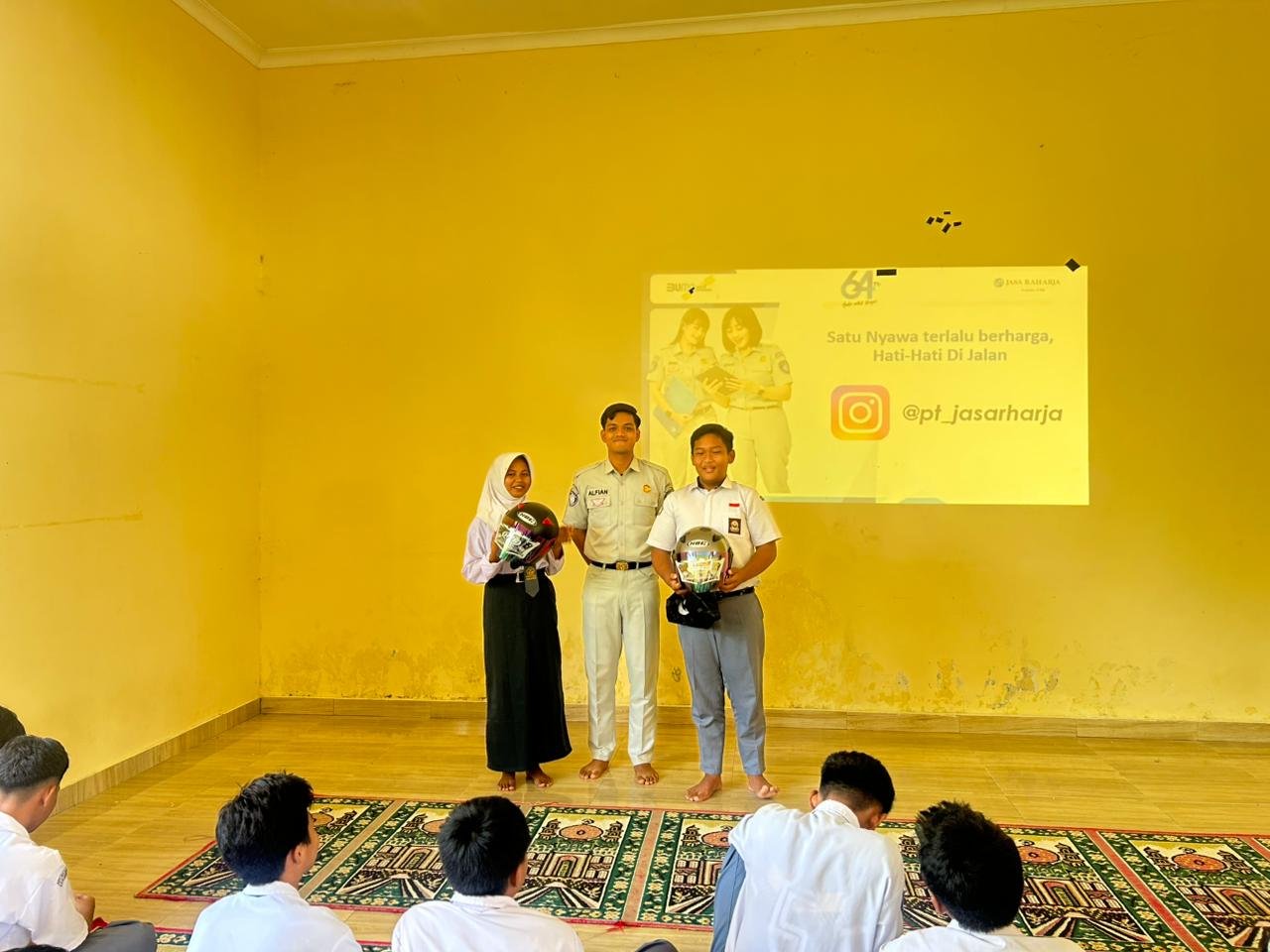 Selamat di Jalan Dimulai dari Pelajar : Jasa Raharja Cabang Mamuju Gelar Safety Campaign di SMKN Sulbar Marasa
