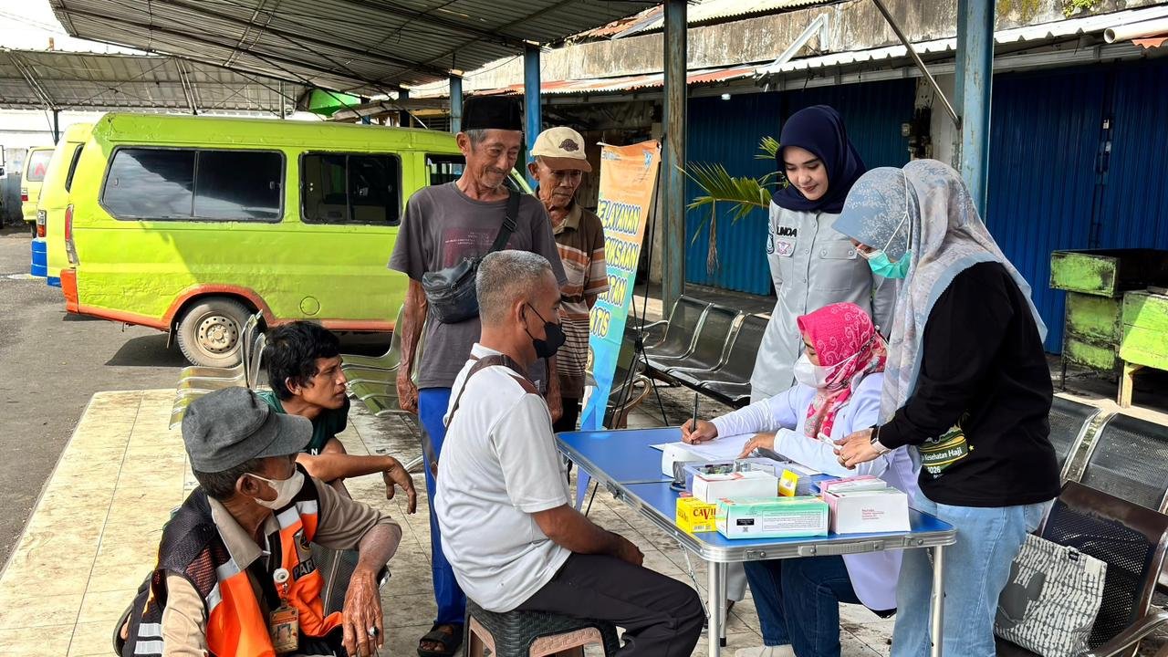 Jasa Raharja Gelar Pelayanan Kesehatan Gratis bagi Sopir dan Penumpang di Terminal Pasar Dekon Kotabumi