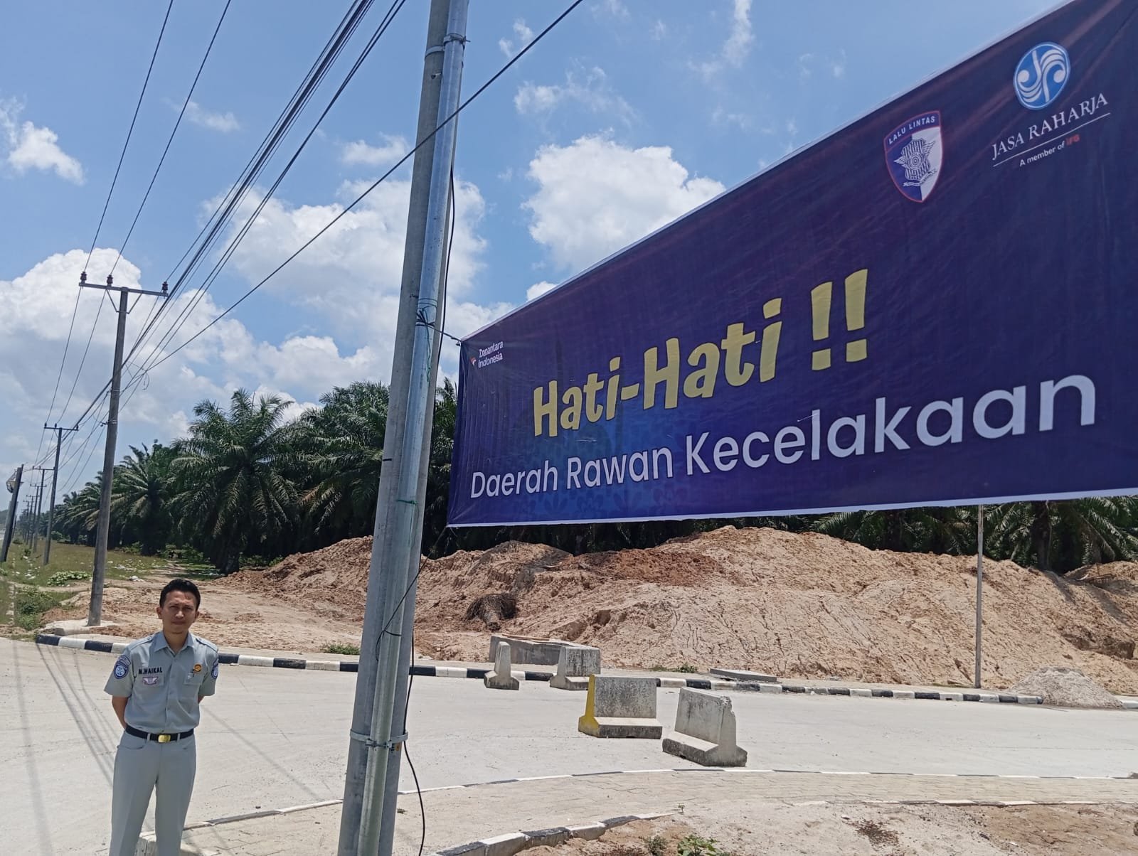 Antisipasi Laka Lantas, Jasa Raharja Cabang Pematangsiantar Pasang Spanduk Himbauan Keselamatan di Jalur Rawan