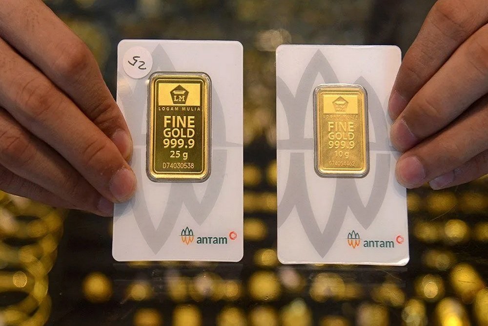 Harga Emas Antam Hari Ini Turun Rp45 Ribu Menjadi Rp3,042 Juta per Gram