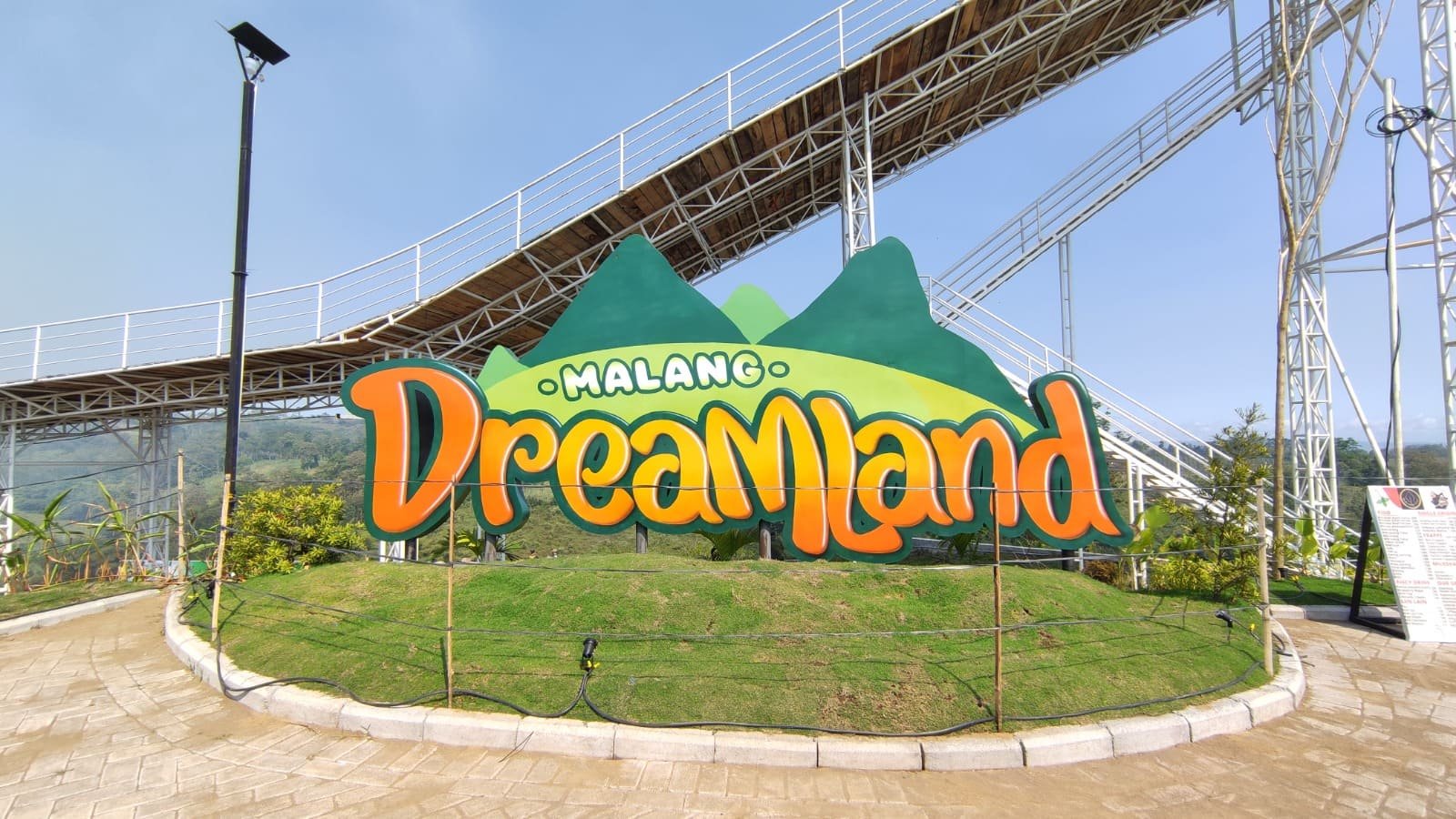 Dreamland Malang Jadi Destinasi Wisata Viral di Kalangan Traveler