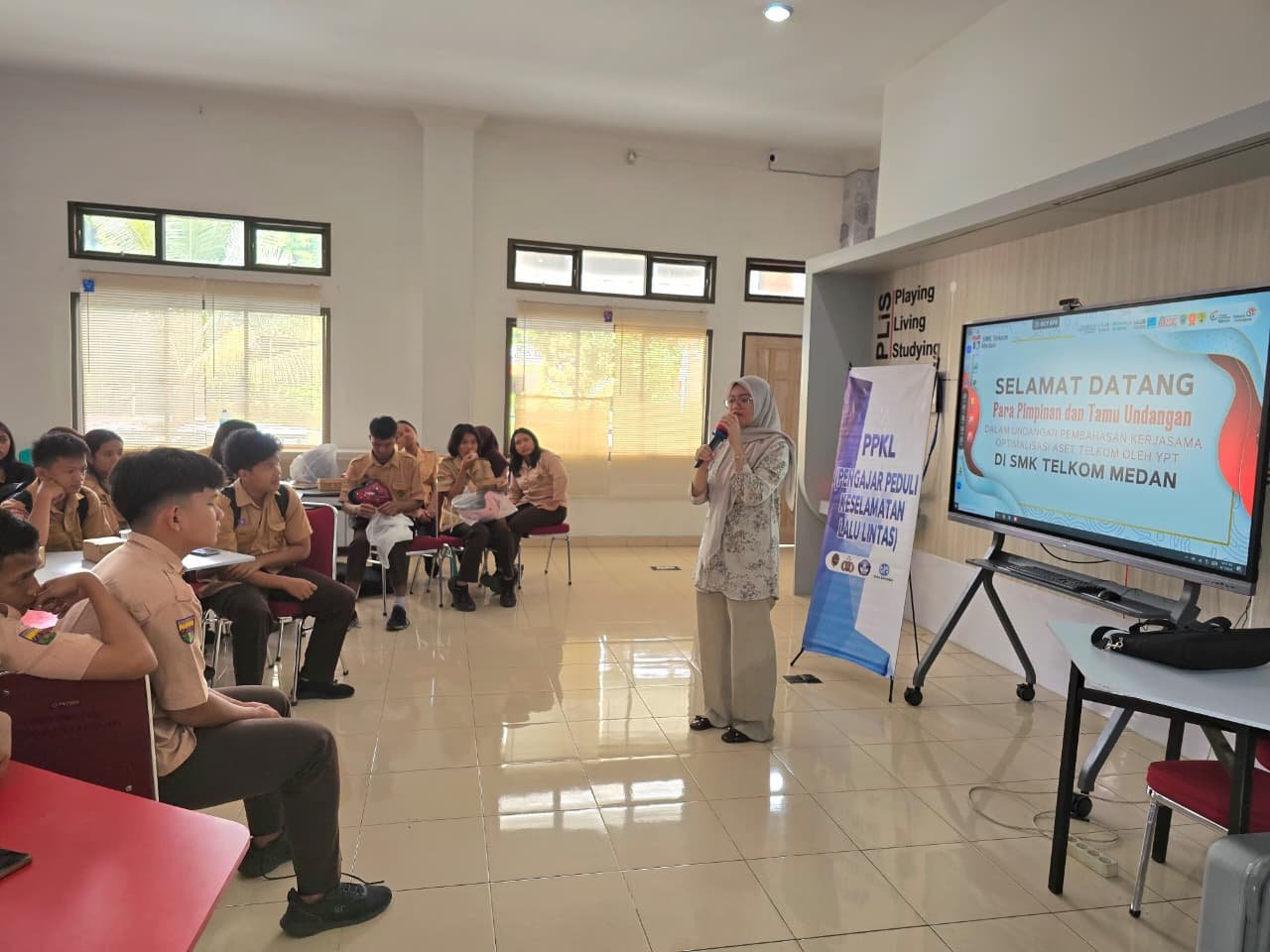 Jasa Raharja Dorong Pelajar Tertib Berlalu Lintas melalui PPKL di SMK Telkom 1 Medan