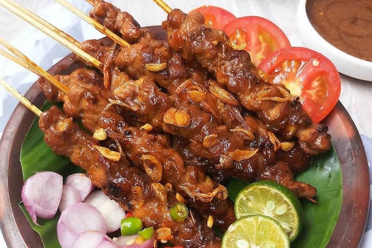 Kisah Sate Bu Ngantuk, Warung Sederhana yang Kini Jadi Legenda Kuliner