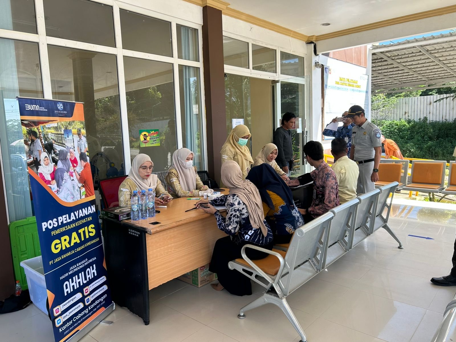 PT Jasa Raharja Cabang Kandangan Gelar Pengobatan Gratis di Kantor Samsat Tanjung