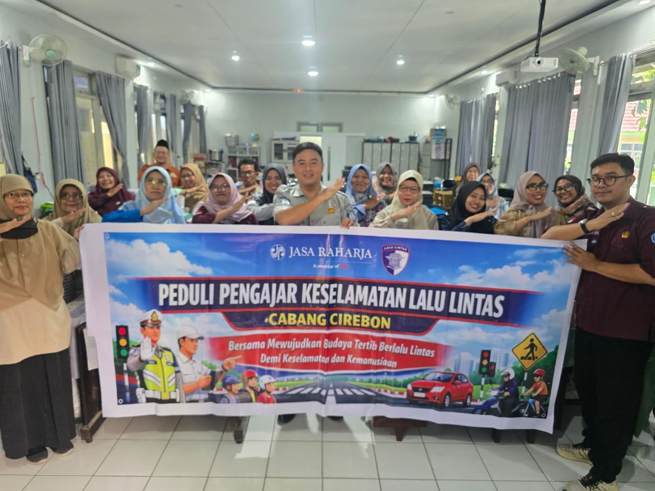 Upaya Keselamatan Lalu Lintas, Jasa Raharja Cabang Cirebon Gelar Pengajar Peduli Keselamatan Lalu Lintas (PPKL) Di SMPN 1 Plumbon Kab Cirebon