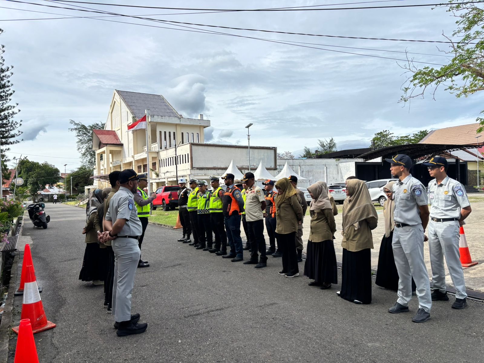 Sinergi Tim Pembina Samsat Banda Aceh Tingkatkan Kepatuhan Wajib Pajak Melalui Operasi Gabungan Penertiban Administrasi PKB dan SWDKLLJ