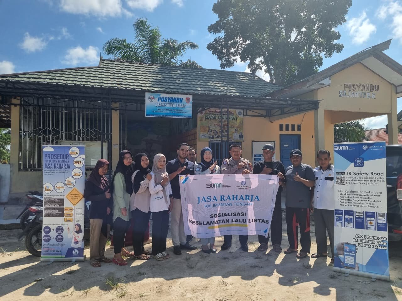 Jasa Raharja Kalteng dan Satlantas Polres Kotawaringin Barat Edukasi Masyarakat tentang Keselamatan Berlalu Lintas di Desa Berambai