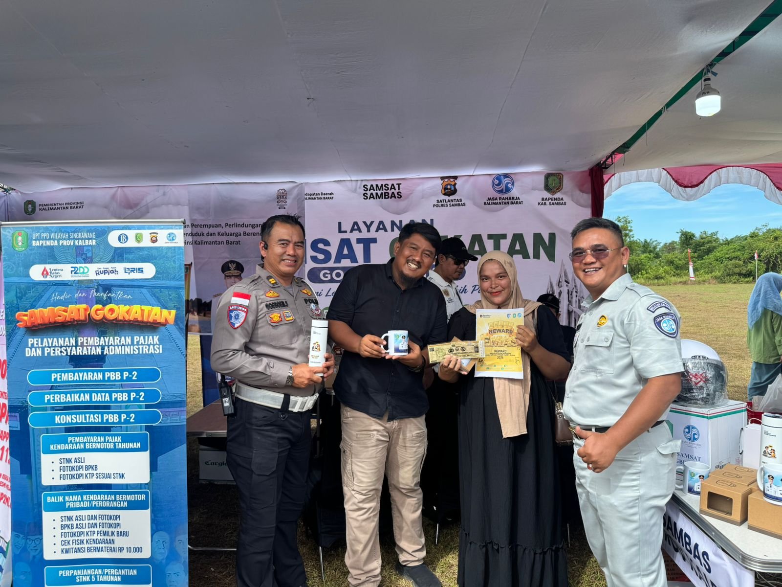 Mendekatkan Pelayanan Kepada Masyarakat, Jasa Raharja Beserta Tim Pembina Samsat Singkawang Laksanakan Samsat GOKATAN di Desa Temajuk
