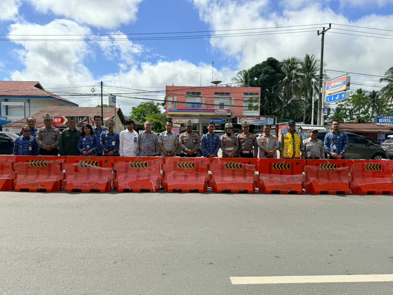 Jasa Raharja dan Forum LLAJ Kalteng Lakukan Penutupan U-Turn untuk Kurangi Risiko Kecelakaan di Jalan RTA Milono