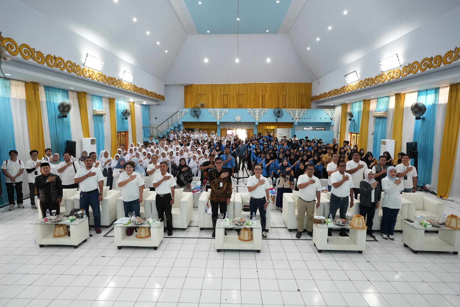 Jasaraharja Putera Perkuat Literasi Keuangan Generasi Muda melalui Edukasi, Perlindungan Asuransi, dan CSR di SMK Negeri 4 Makassar