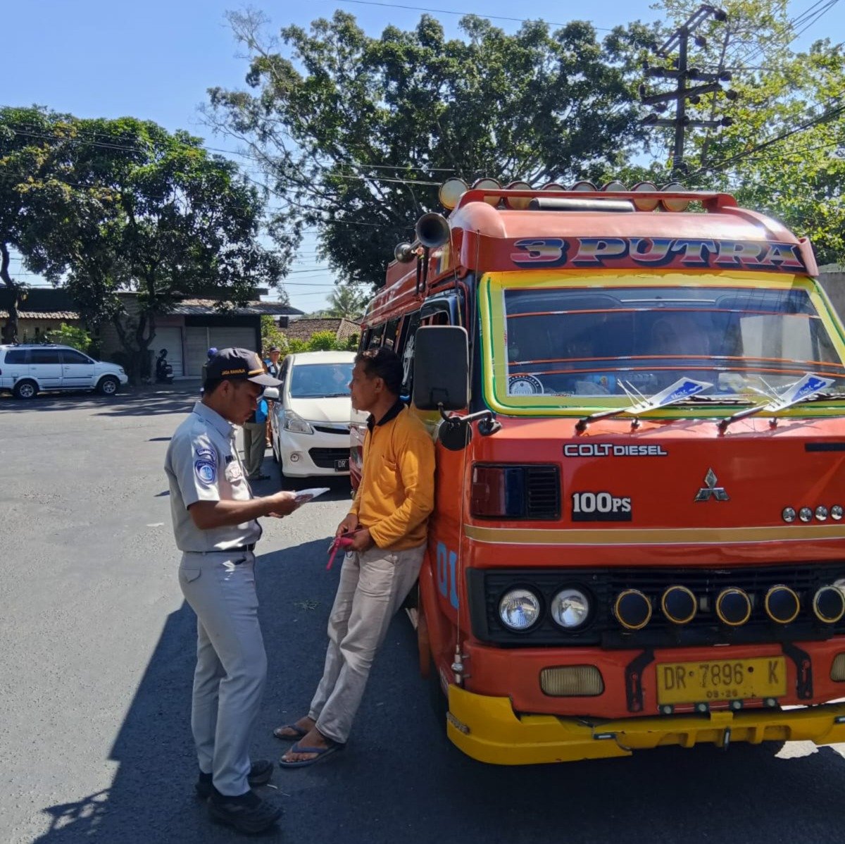 Dorong Kepatuhan Pajak Kendaraan, Jasa Raharja NTB Turut Serta Operasi Gabungan di Praya