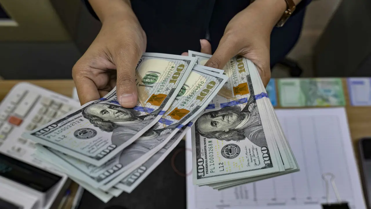 Dolar AS Terkoreksi, Pasar Cermati Data Ketenagakerjaan Amerika Serikat