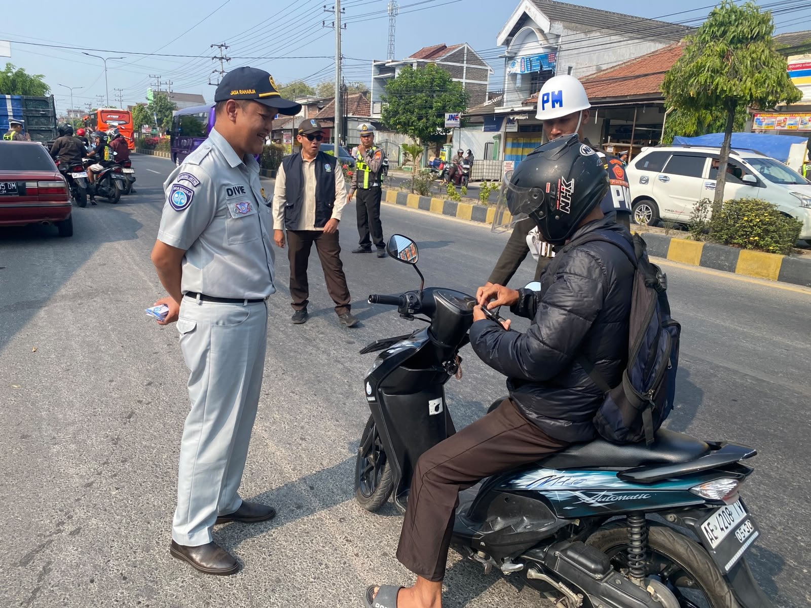 Jasa Raharja dan Tim Pembina Samsat Madiun Kabupaten Gelar Operasi Gabungan untuk Tingkatkan Kepatuhan