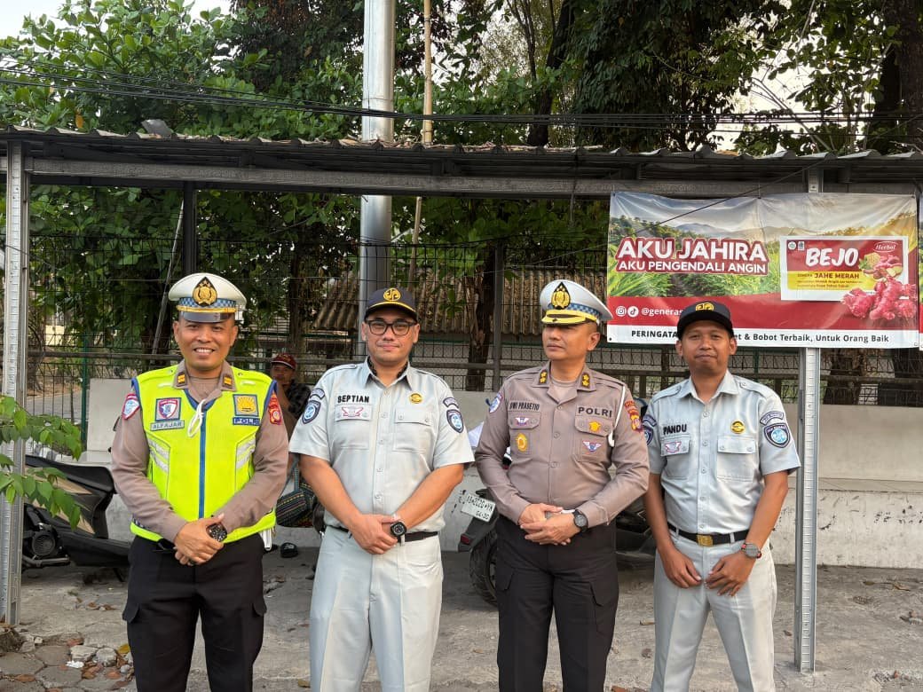 Jasa Raharja Bersama Ditlantas Polda DIY Edukasi Pengguna Jalan melalui Safety Campaign di Condongcatur dan UPN