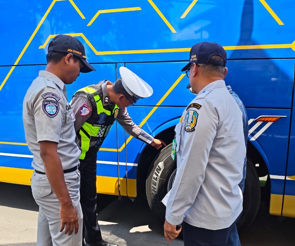 Ramcheck Kendaraan Angkutan Umum Digelar di Terminal Kota Batu Bersama Kepolisian dan Dishub