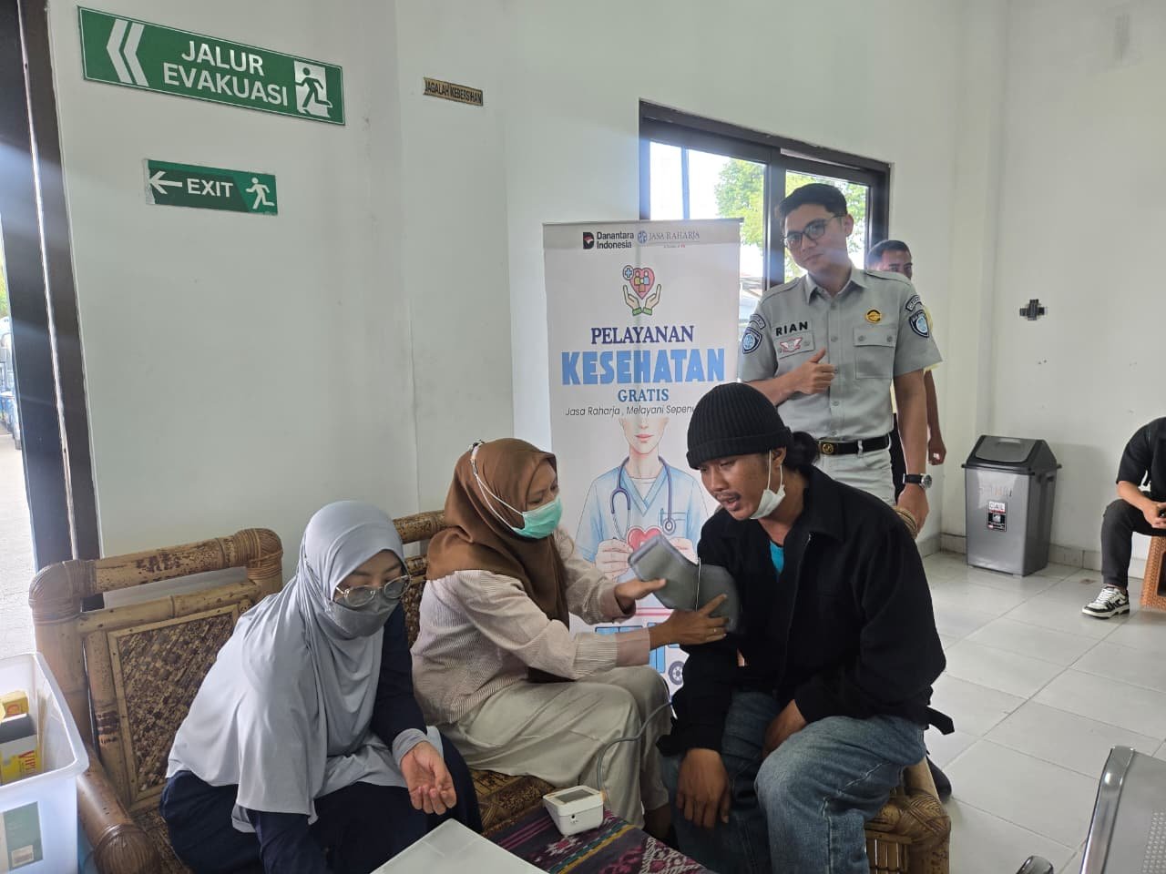 Jasa Raharja NTB Hadirkan Pelayanan Kesehatan Gratis di Pool DAMRI