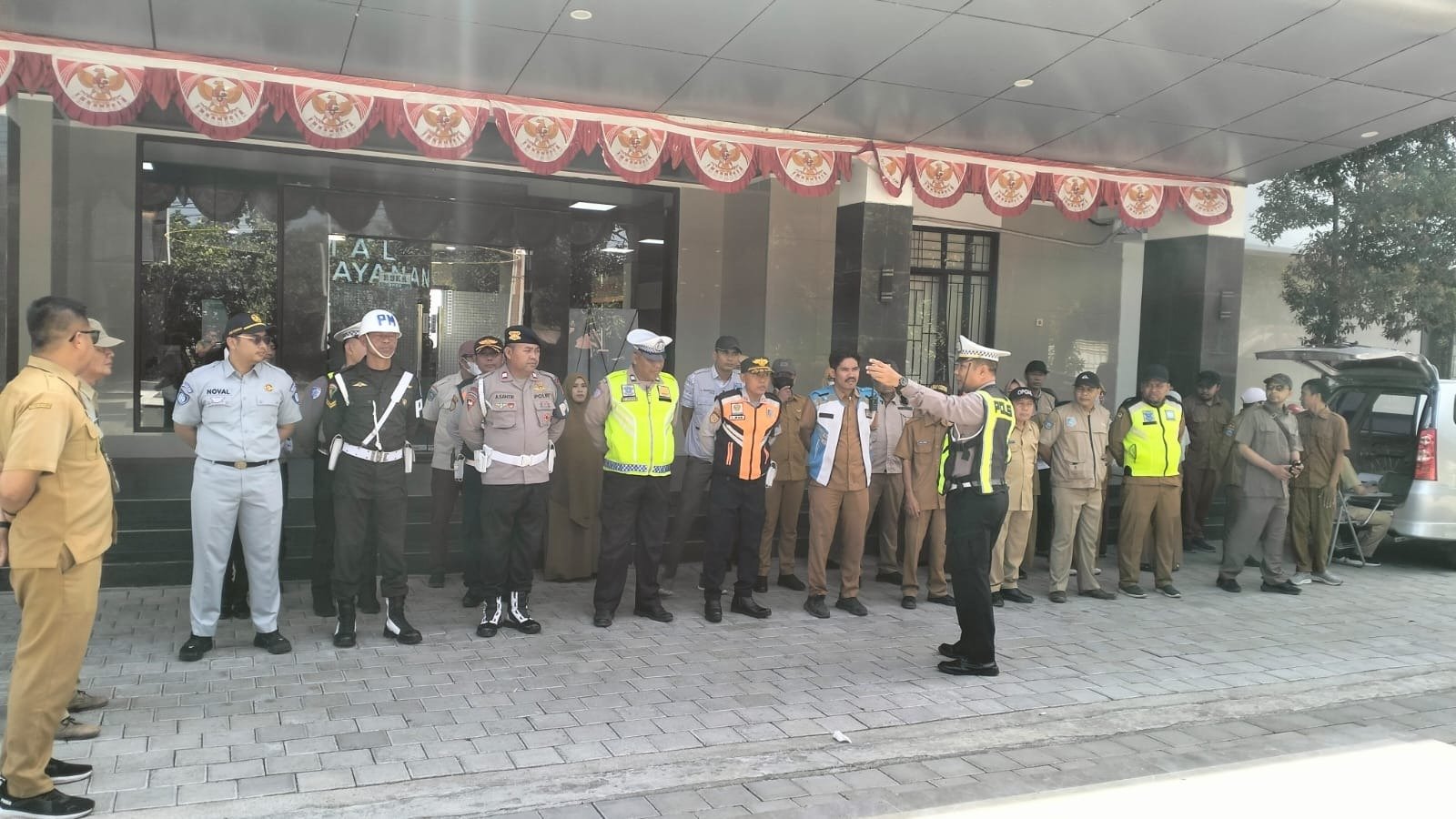 Edukasi Bagi Wajib Pajak, Jasa Raharja NTB dan Tim Pembina Samsat Lakukan Operasi Gabungan di Lombok Barat